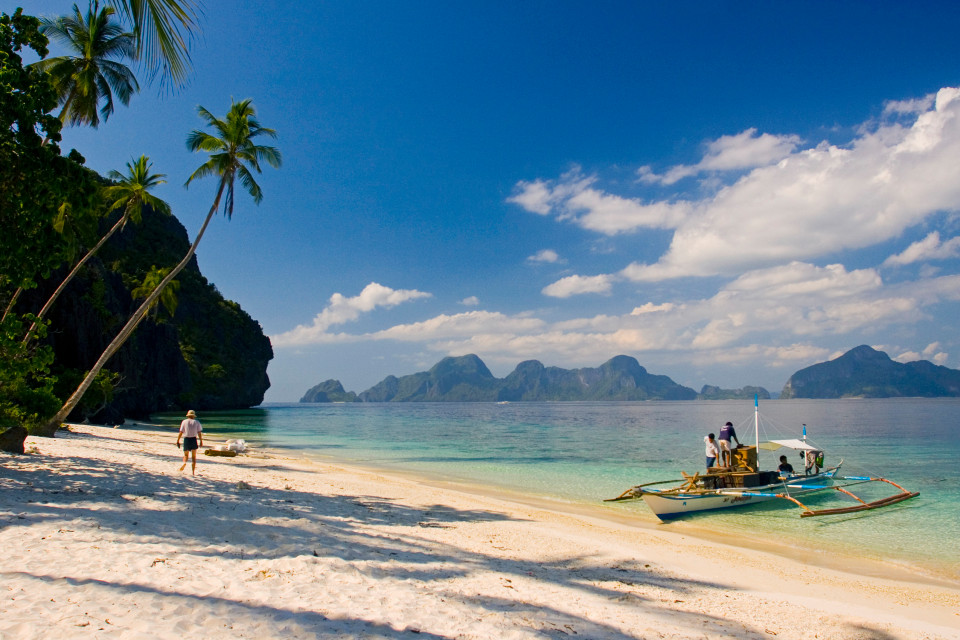 April 2005, Palawan Island, Philippines --- El Nido, Palawan Island, Philippines --- Image by  Michele Falzone/JAI/Corbis