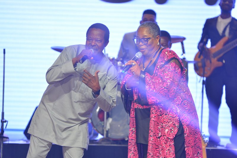 onyeka-onwenu-king-sunny-ade