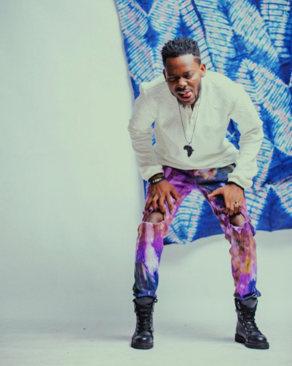 adekunle-gold-is-king-in-ankara-themed-photos6