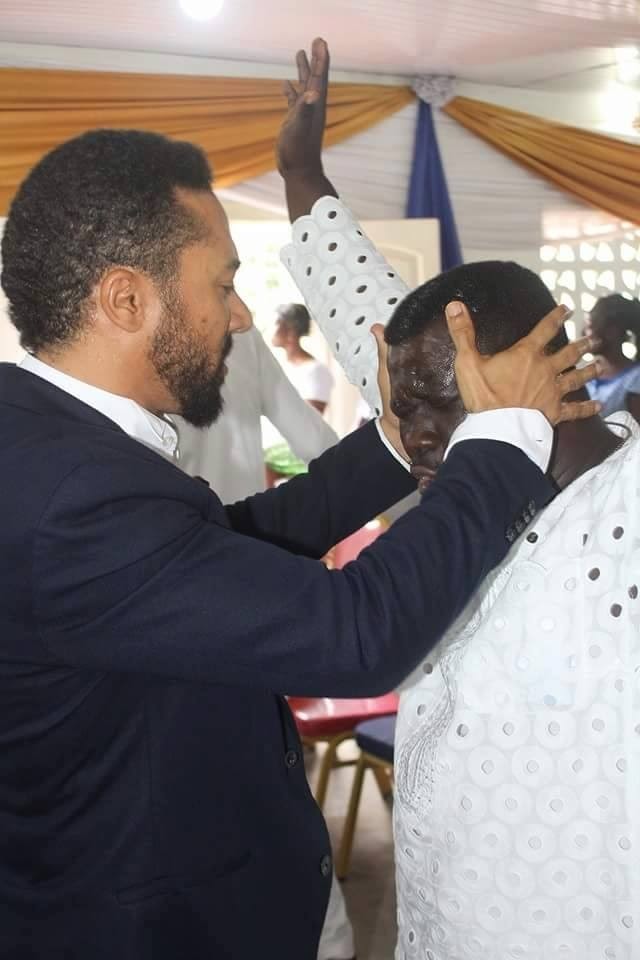 1475672810774-1235389794