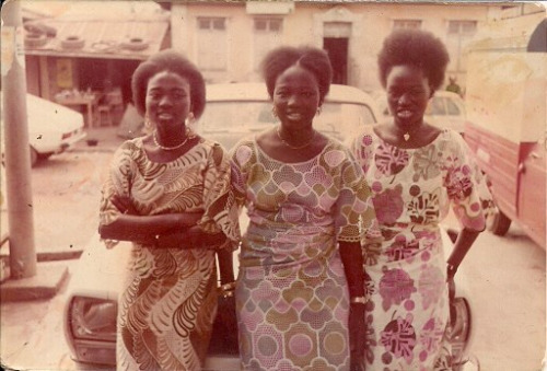 Another section of lady wearing Oleku in the reigning fabric of the day.