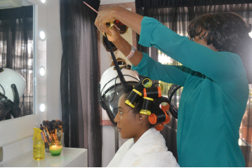 funke-leila-fowler-in-salon