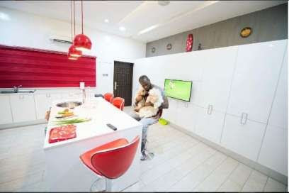 1489063895970-73228543