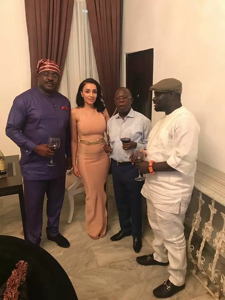 1491400610851-379094837