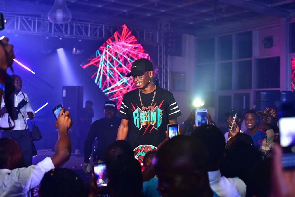 Lil kesh Performing