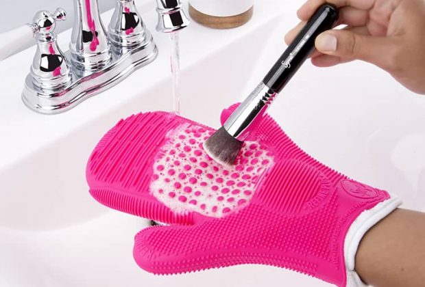 Item used to wash makeup brushes
