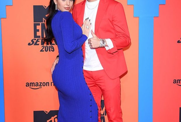 Ronaldo and girlfriend slaying on a red carpet.