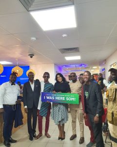 Linda Ikeji with a group of people 