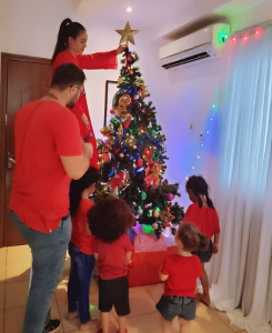 Beautiful Christmas card photos of some celebrity families