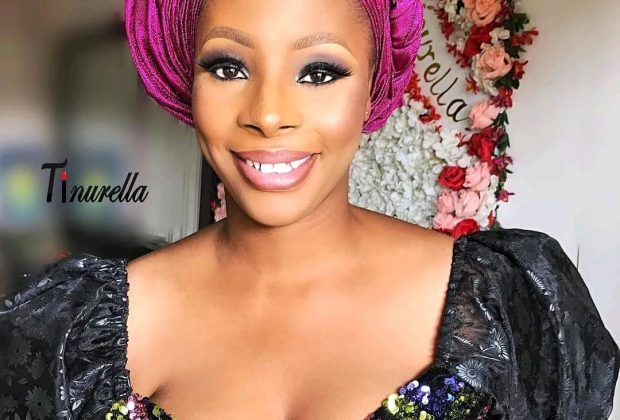 Kunle Afolayan celebrates actress Aisha Lawal on 'Anikulapo' movie set